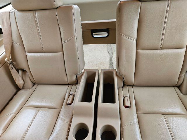Used 2007 GMC Yukon XL SLT w/ SLT Preferred Equipment Group AWD/4WD image 17
