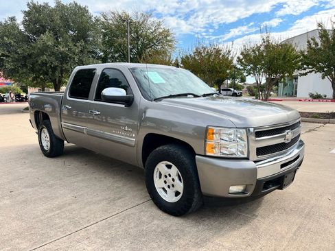 Used 2009 Chevrolet Silverado 1500 LT w/ Texas Edition image 3