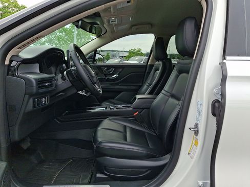 Certified 2024 Lincoln Corsair AWD image 14
