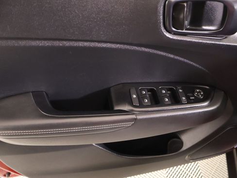 Used 2025 Hyundai Venue Limited FWD image 16