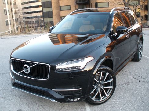 Used 2018 Volvo XC90 T6 Momentum w/ Convenience Package image 1