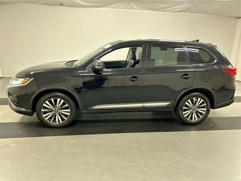 Used 2020 Mitsubishi Outlander SE image 6