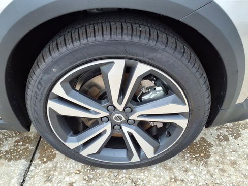 New 2026 Volvo V60 B5 Cross Country Plus w/ Protection Package Premier image 9