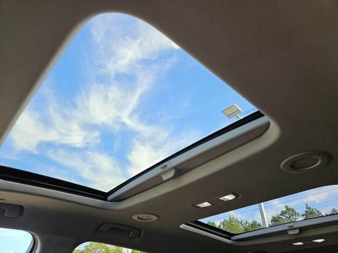 Used 2019 Chevrolet Traverse LT w/ LT Premium Package image 28