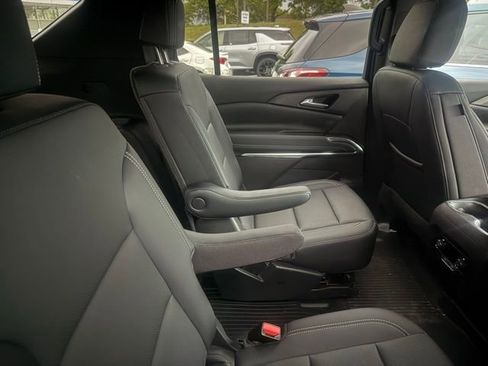 Used 2025 Chevrolet Traverse LT w/ Midnight/Sport Edition AWD/4WD image 7