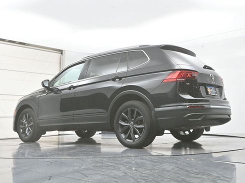 Used 2022 Volkswagen Tiguan SE w/ Panoramic Sunroof Package AWD/4WD image 30