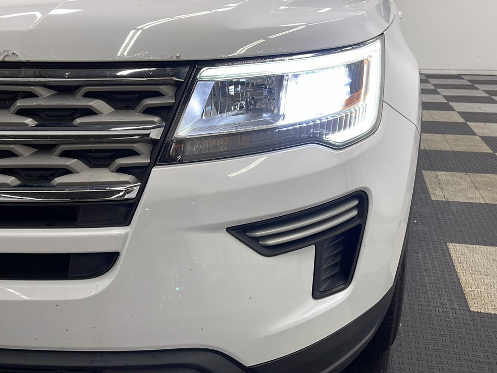Used 2018 Ford Explorer XLT FWD image 25