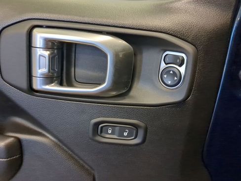 Used 2025 Jeep Gladiator Mojave w/ Convenience Group image 13