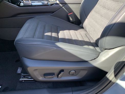 New 2025 Mitsubishi Outlander SE image 11