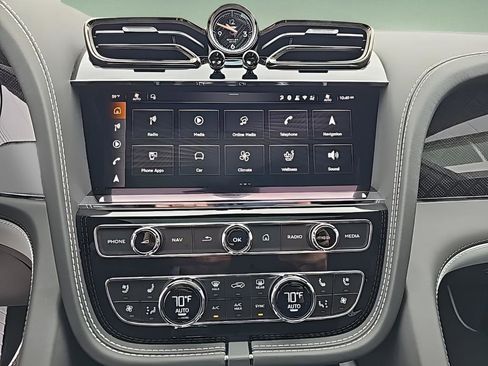 New 2025 Bentley Bentayga image 27