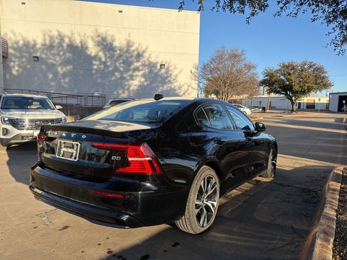 Used 2023 Volvo S60 B5 Core w/ Climate Package image 5