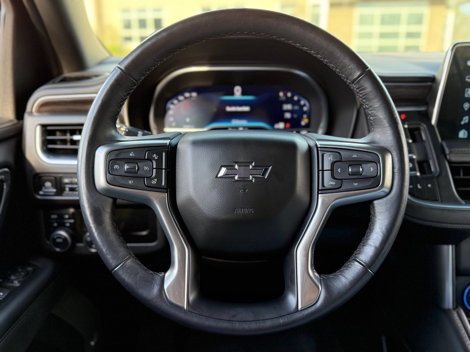 Used 2022 Chevrolet Tahoe Z71 w/ Luxury Package AWD/4WD image 24