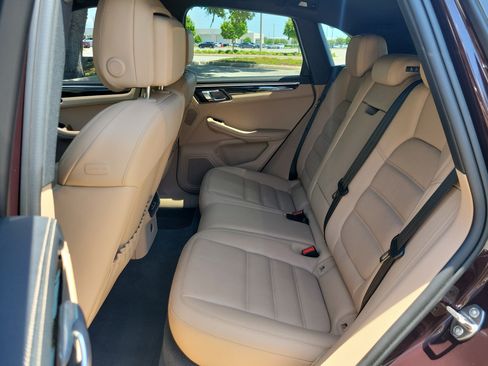 Certified 2023 Porsche Macan AWD/4WD image 16