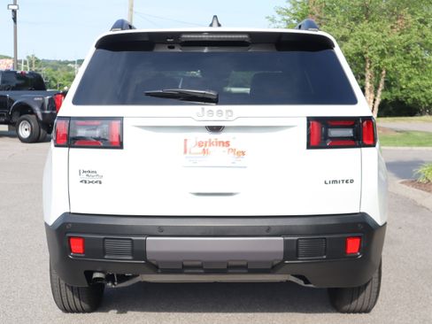 Used 2026 Jeep Cherokee Limited AWD/4WD image 8