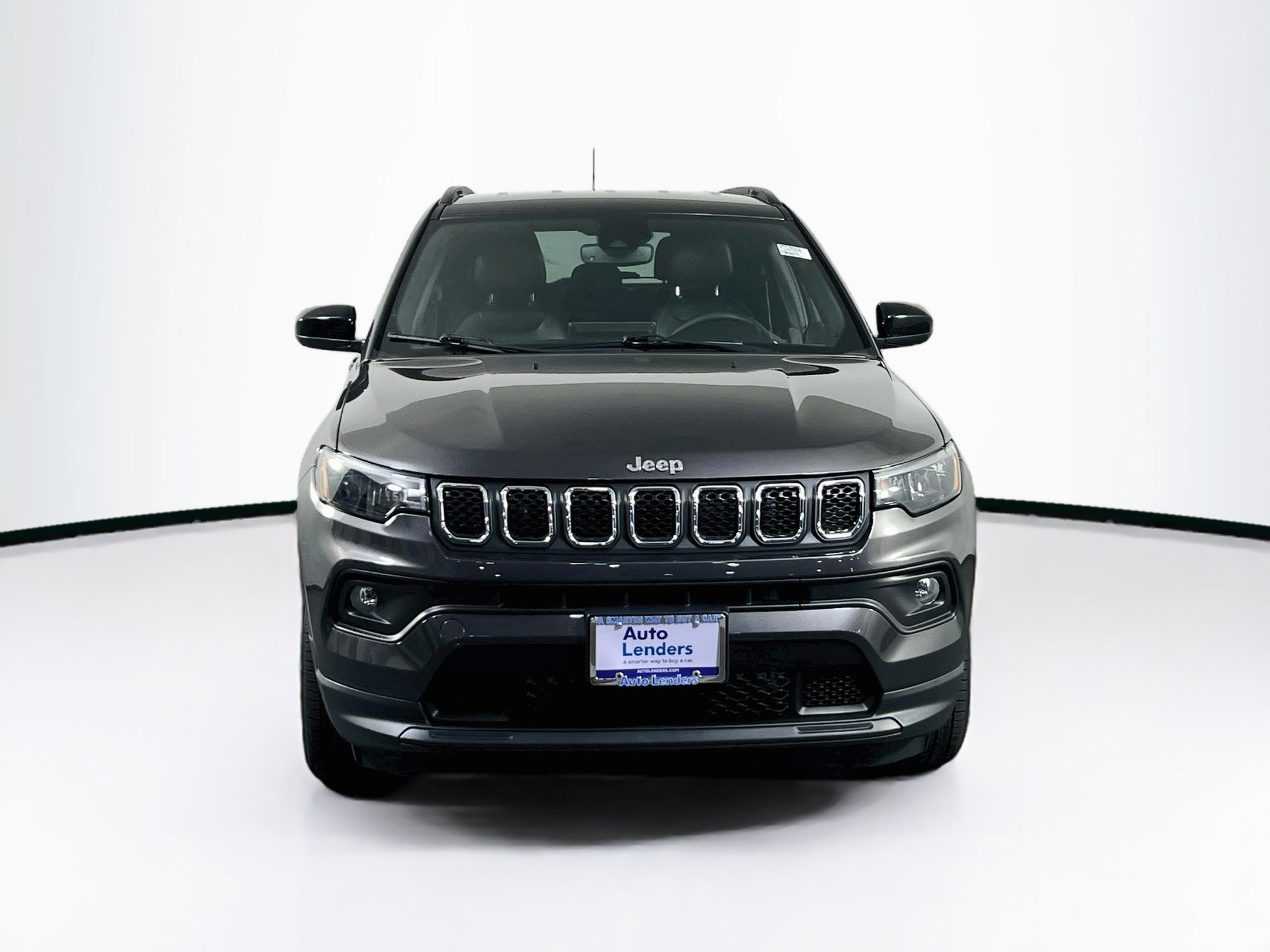 Used 2023 Jeep Compass Latitude w/ Convenience Group AWD/4WD image 2