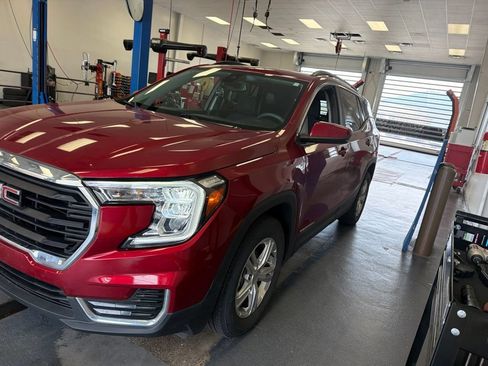 Used 2022 GMC Terrain SLE w/ Driver Convenience Package AWD/4WD image 3