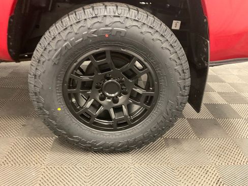 Used 2022 Toyota Tacoma SR image 9