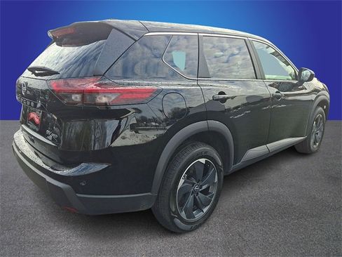 Used 2024 Nissan Rogue SV image 4