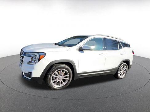 Used 2024 GMC Terrain SLT image 8