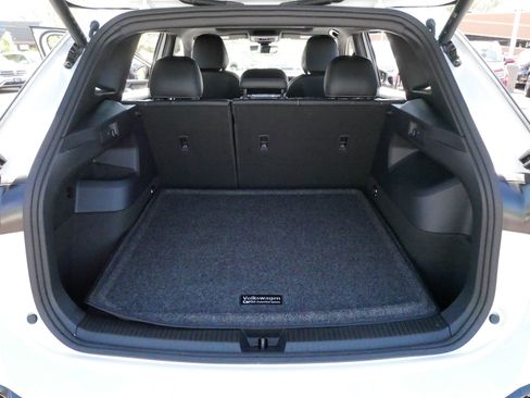 Certified 2025 Volkswagen Tiguan SE R-Line AWD/4WD image 18