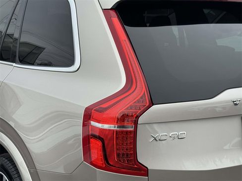 Certified 2024 Volvo XC90 B5 Plus w/ Protection Package Premier image 8