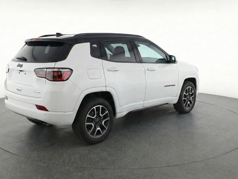 Used 2025 Jeep Compass Trailhawk AWD/4WD image 9