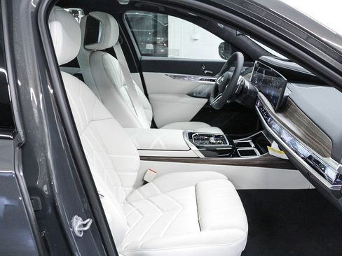 New 2026 BMW 760i xDrive w/ Executive Package AWD/4WD image 18