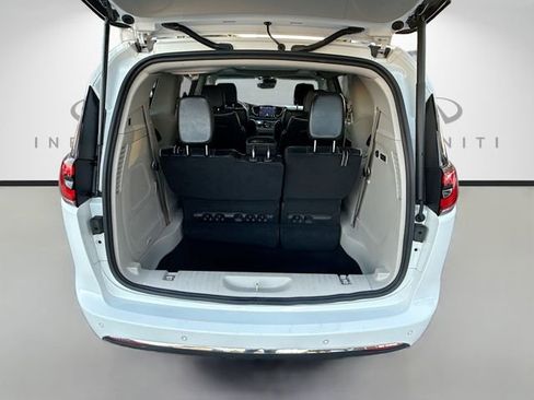 Used 2021 Chrysler Pacifica Limited image 27