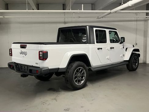 Used 2020 Jeep Gladiator Overland AWD/4WD image 12