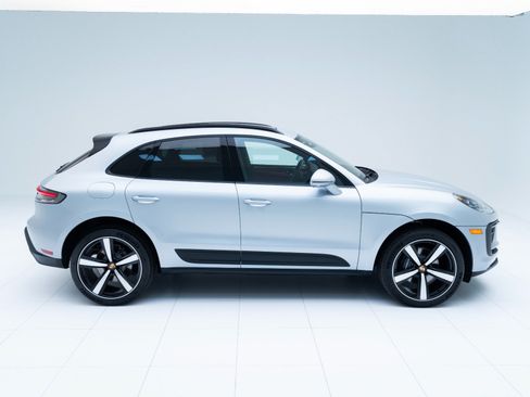 Certified 2026 Porsche Macan AWD/4WD image 8