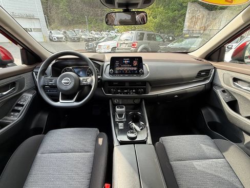Used 2023 Nissan Rogue SV AWD/4WD image 10