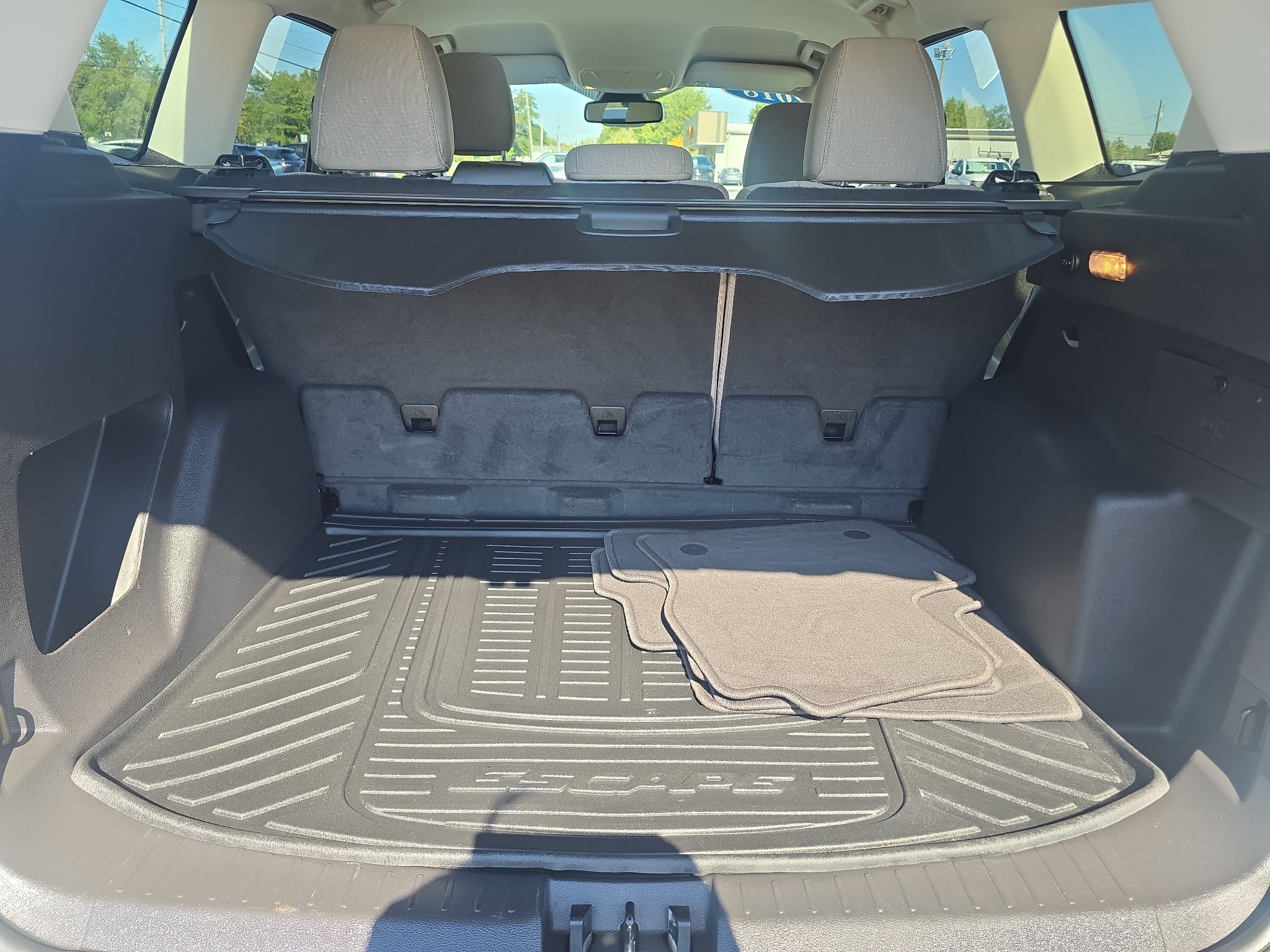 Used 2018 Ford Escape SE w/ Ford Safe & Smart Package FWD image 9