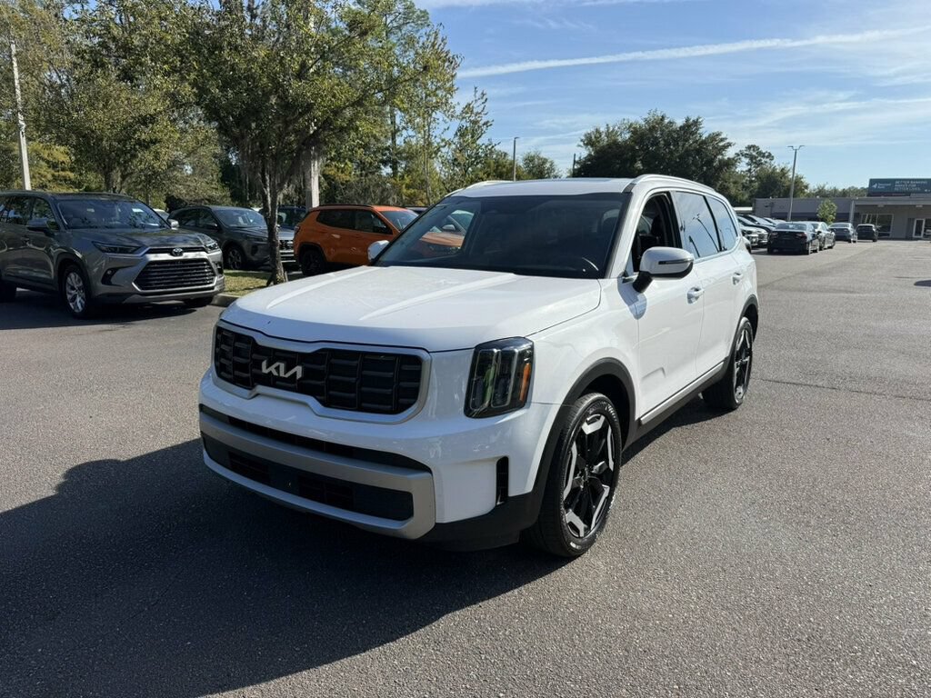 Used 2025 Kia Telluride S FWD image 1