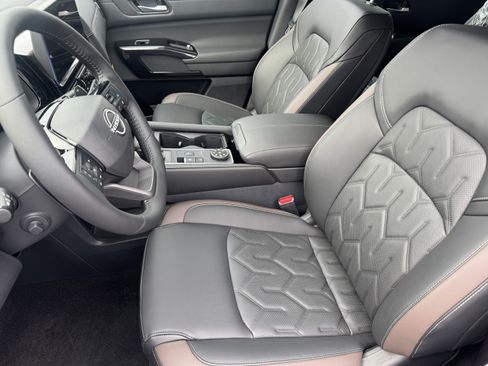 New 2026 Nissan Pathfinder Platinum AWD/4WD image 11