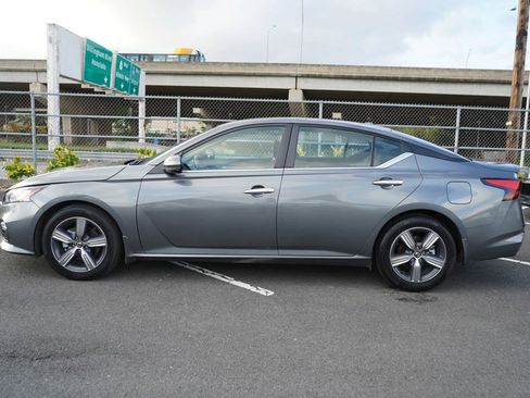 Used 2022 Nissan Altima 2.5 SV w/ SV Premium Package image 2