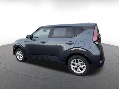 Used 2025 Kia Soul LX w/ LX Technology Package FWD image 9
