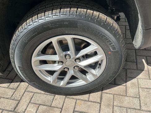 New 2026 Jeep Grand Cherokee L Laredo image 11