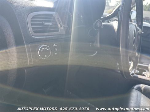 Used 2011 GMC Yukon Denali image 20