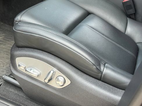 Certified 2026 Porsche Macan AWD/4WD image 36