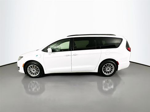 Used 2020 Chrysler Pacifica Touring-L w/ S Appearance Package image 4