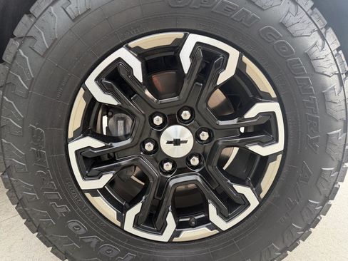 Used 2024 Chevrolet Silverado 1500 ZR2 w/ Technology Package AWD/4WD image 13