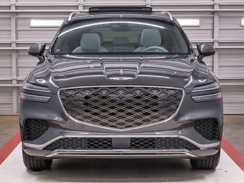 Certified 2026 Genesis GV70 2.5T Advanced AWD/4WD image 4