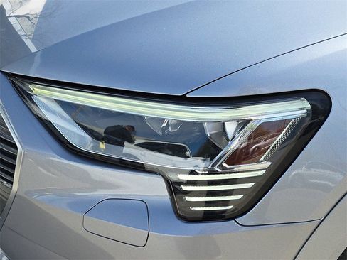 Certified 2022 Audi e-tron Premium image 32