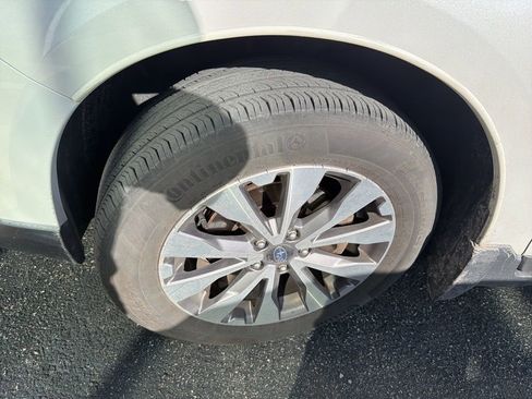 Used 2018 Subaru Outback 3.6R Touring image 2