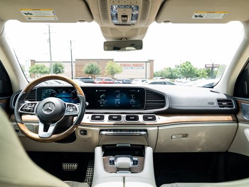 Used 2020 Mercedes-Benz GLS 580 4MATIC image 33
