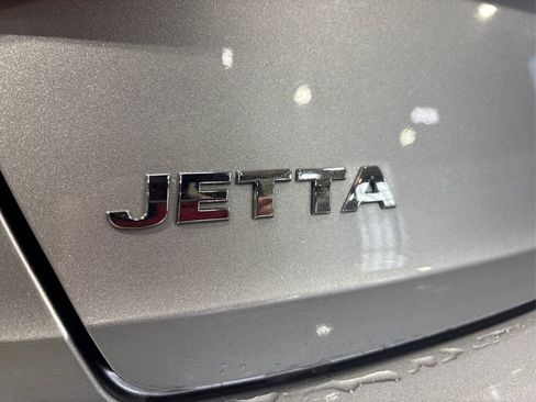 Used 2019 Volkswagen Jetta SE w/ Cold Weather Package image 14