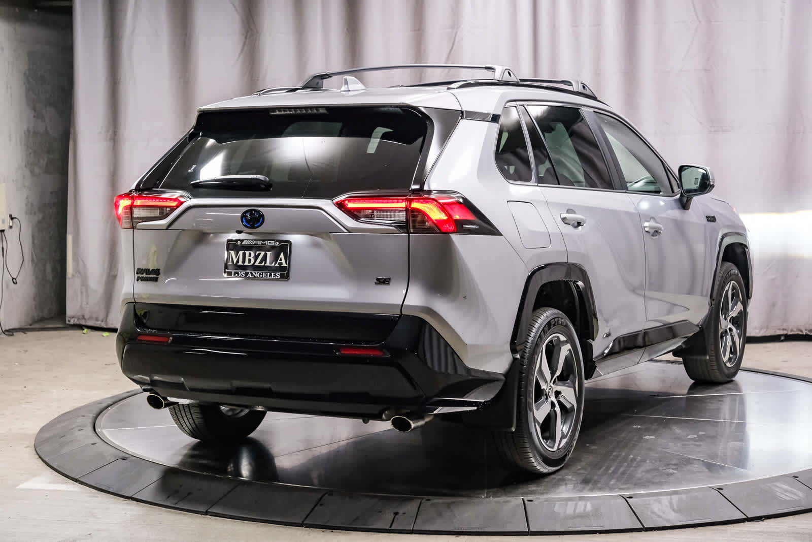Used 2024 Toyota RAV4 SE w/ Weather & Moonroof Package AWD/4WD image 4