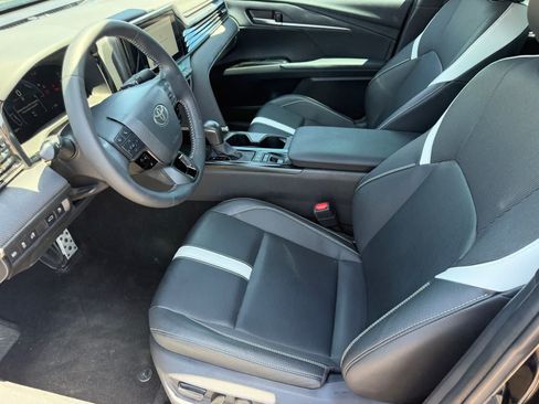 Used 2025 Toyota Camry SE FWD image 14