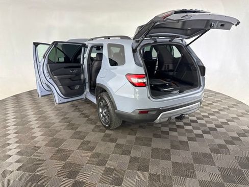 Certified 2024 Honda Pilot TrailSport image 21