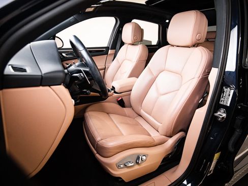 Certified 2023 Porsche Macan AWD/4WD image 5
